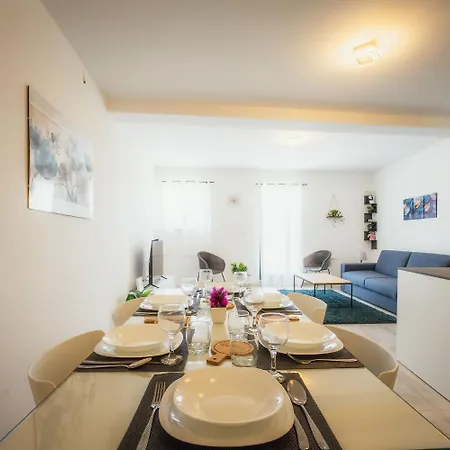 Stylish 3br Gozo Escape With Wifi & Homey Touches! Apartment *