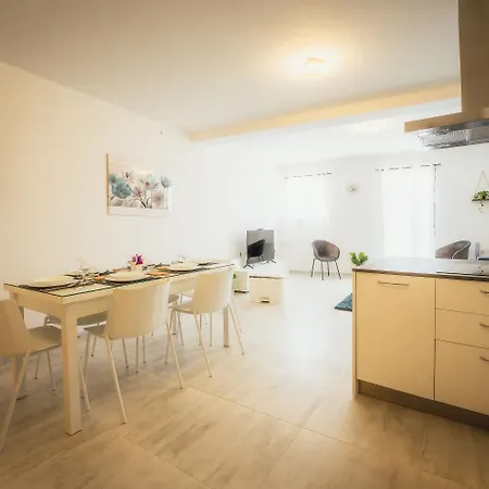 Stylish 3br Gozo Escape With Wifi & Homey Touches! Apartment